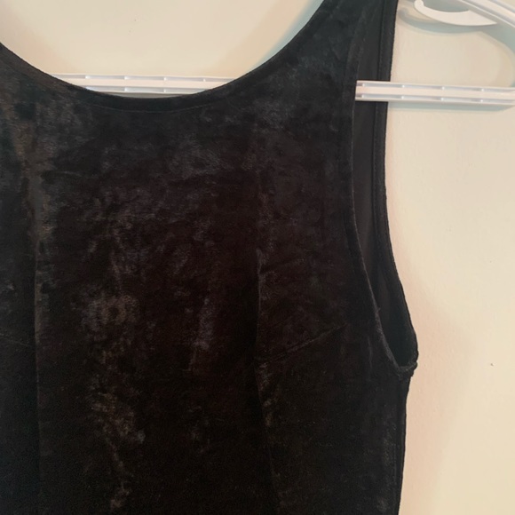 Velvet holiday dress with open back - Picture 2 of 5